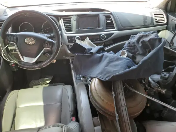 5TDKZRFH5HS221330 2017 TOYOTA HIGHLANDER - Image 8