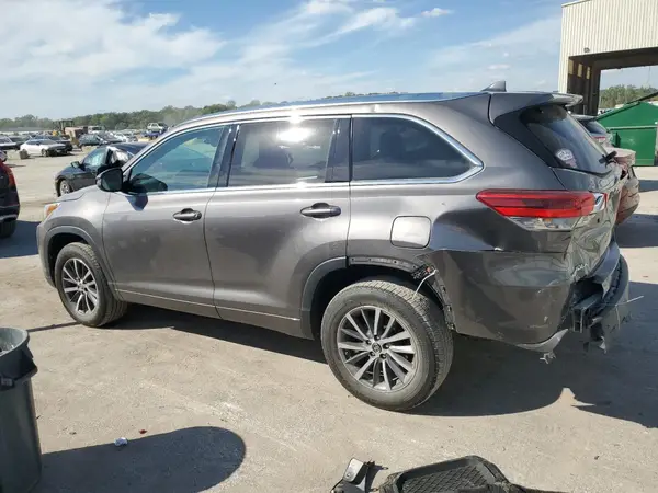 5TDKZRFH5HS509333 2017 TOYOTA HIGHLANDER - Image 2