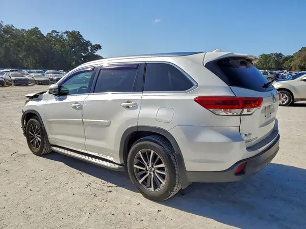 5TDKZRFH5HS509459 2017 TOYOTA HIGHLANDER - Image 2
