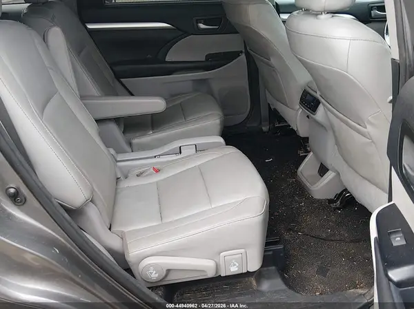 5TDKZRFH5HS515567 2017 TOYOTA HIGHLANDER - Image 8