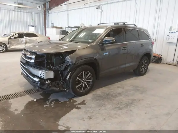 5TDKZRFH5HS516315 2017 TOYOTA HIGHLANDER - Image 2