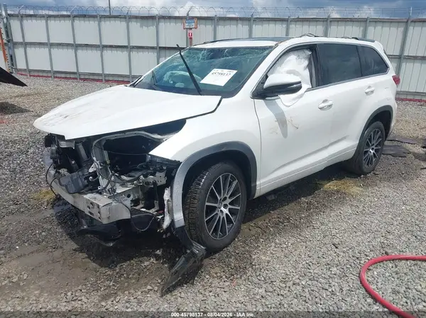 5TDKZRFH5HS517349 2017 TOYOTA HIGHLANDER - Image 2