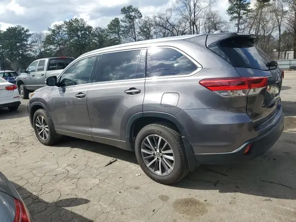 5TDKZRFH5HS517805 2017 TOYOTA HIGHLANDER - Image 2