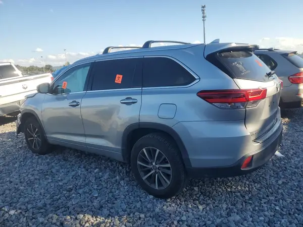 5TDKZRFH5HS518551 2017 TOYOTA HIGHLANDER - Image 2
