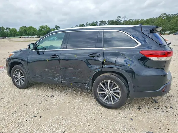 5TDKZRFH5HS520977 2017 TOYOTA HIGHLANDER - Image 2
