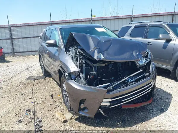 5TDKZRFH5HS521093 2017 TOYOTA HIGHLANDER - Image 1