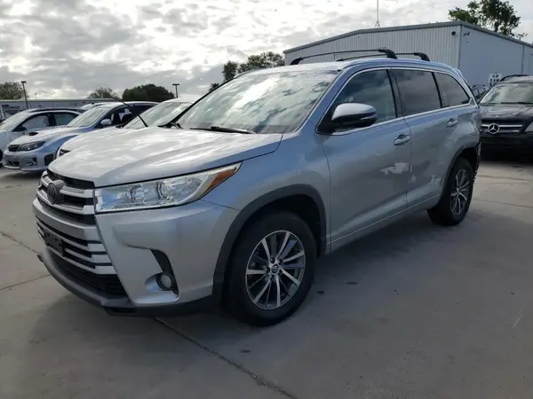 5TDKZRFH5HS521384 2017 TOYOTA HIGHLANDER - Image 1
