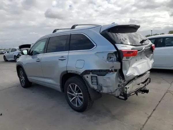 5TDKZRFH5HS521384 2017 TOYOTA HIGHLANDER - Image 2
