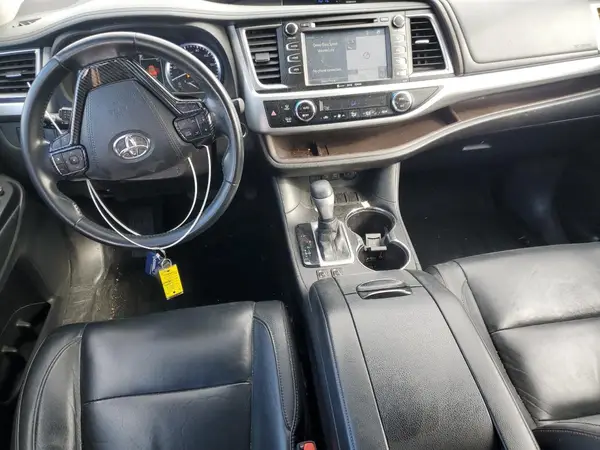 5TDKZRFH5HS521384 2017 TOYOTA HIGHLANDER - Image 8