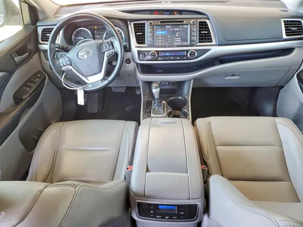 5TDKZRFH5HS522700 2017 TOYOTA HIGHLANDER - Image 8