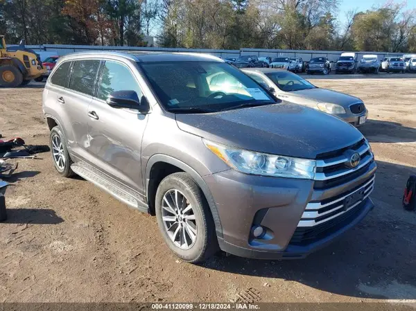 5TDKZRFH5HS524043 2017 TOYOTA HIGHLANDER - Image 1