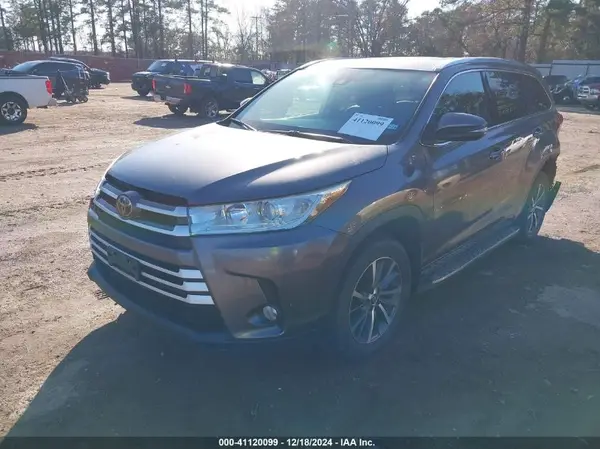 5TDKZRFH5HS524043 2017 TOYOTA HIGHLANDER - Image 2