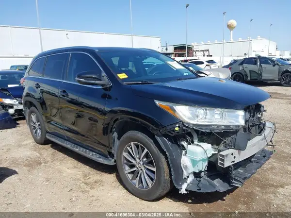 5TDKZRFH5HS524415 2017 TOYOTA HIGHLANDER - Image 1