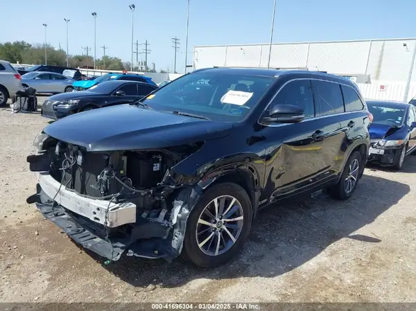 5TDKZRFH5HS524415 2017 TOYOTA HIGHLANDER - Image 2