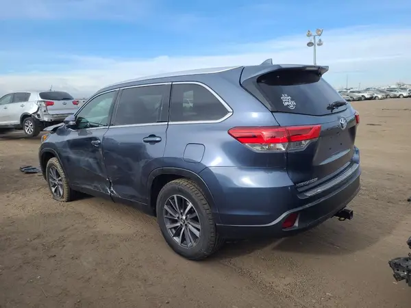5TDKZRFH5JS236285 2018 TOYOTA HIGHLANDER - Image 2