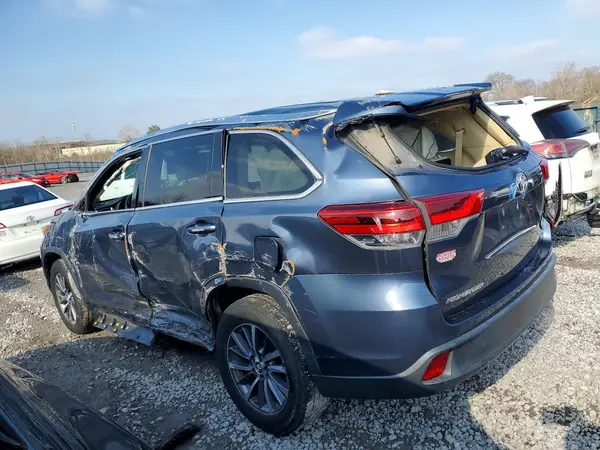5TDKZRFH5JS240675 2018 TOYOTA HIGHLANDER - Image 2