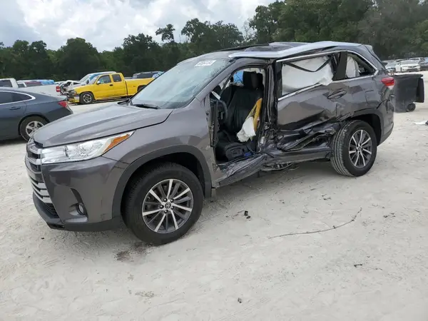 5TDKZRFH5JS261476 2018 TOYOTA HIGHLANDER - Image 1