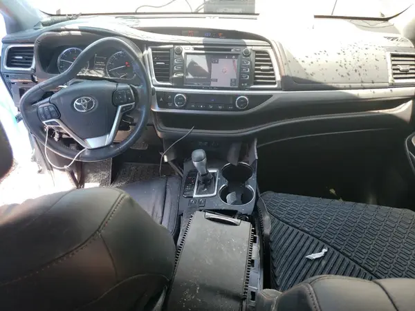 5TDKZRFH5JS261476 2018 TOYOTA HIGHLANDER - Image 8