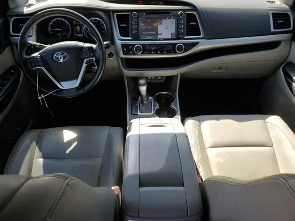 5TDKZRFH5JS261901 2018 TOYOTA HIGHLANDER - Image 8