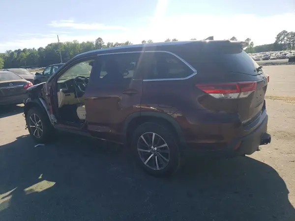 5TDKZRFH5JS264328 2018 TOYOTA HIGHLANDER - Image 2