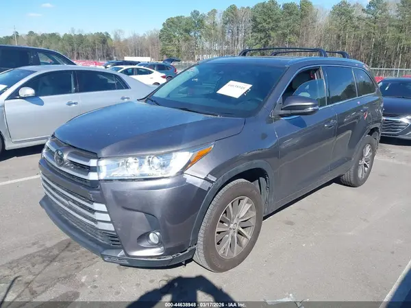 5TDKZRFH5JS265463 2018 TOYOTA HIGHLANDER - Image 2