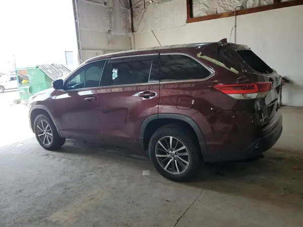 5TDKZRFH5JS267732 2018 TOYOTA HIGHLANDER - Image 2