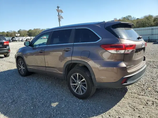 5TDKZRFH5JS270274 2018 TOYOTA HIGHLANDER - Image 2