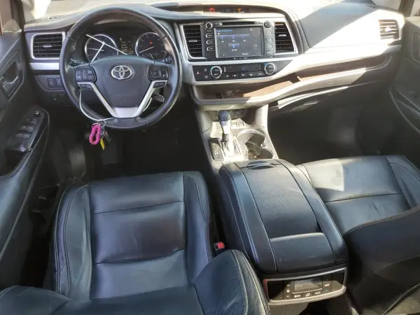 5TDKZRFH5JS270274 2018 TOYOTA HIGHLANDER - Image 8