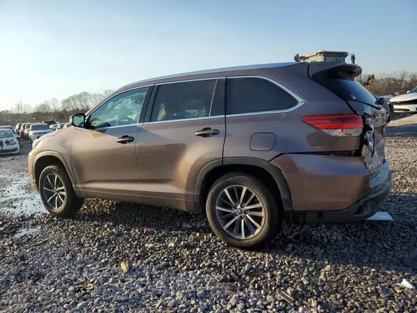 5TDKZRFH5JS272963 2018 TOYOTA HIGHLANDER - Image 2