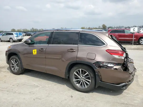 5TDKZRFH5JS276270 2018 TOYOTA HIGHLANDER - Image 2