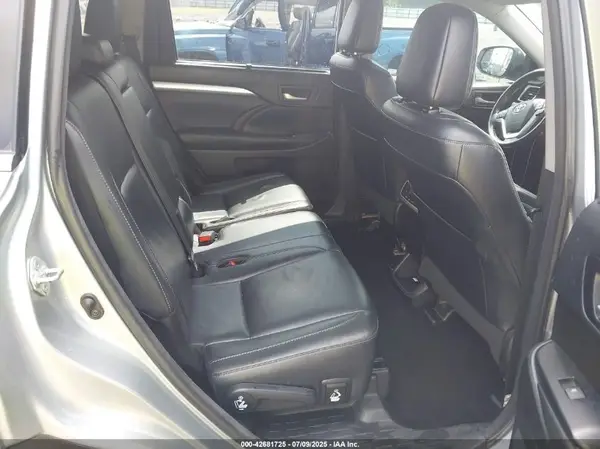5TDKZRFH5JS277306 2018 TOYOTA HIGHLANDER - Image 8