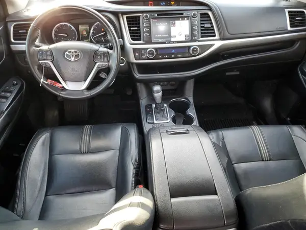 5TDKZRFH5JS286054 2018 TOYOTA HIGHLANDER - Image 8