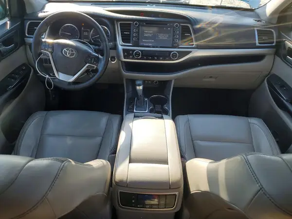 5TDKZRFH5JS289021 2018 TOYOTA HIGHLANDER - Image 8