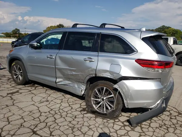 5TDKZRFH5JS528230 2018 TOYOTA HIGHLANDER - Image 2
