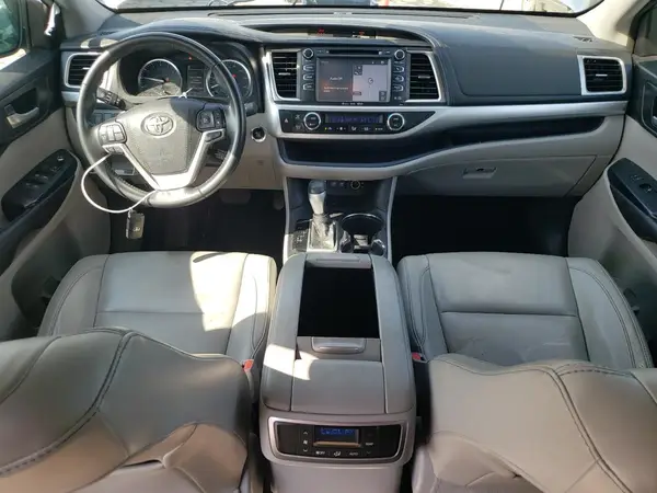 5TDKZRFH5JS528230 2018 TOYOTA HIGHLANDER - Image 8