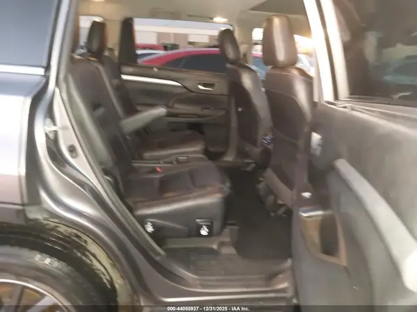 5TDKZRFH5JS528454 2018 TOYOTA HIGHLANDER - Image 8