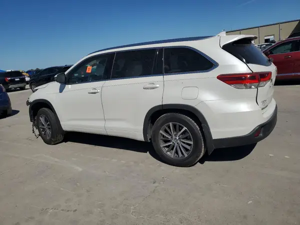 5TDKZRFH5JS528647 2018 TOYOTA HIGHLANDER - Image 2