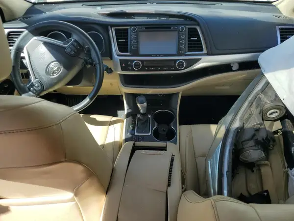 5TDKZRFH5JS528647 2018 TOYOTA HIGHLANDER - Image 8