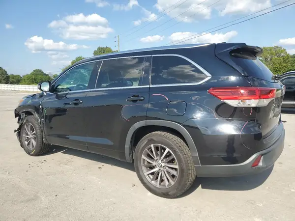 5TDKZRFH5JS530155 2018 TOYOTA HIGHLANDER - Image 2