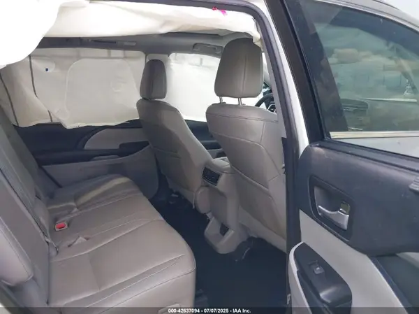 5TDKZRFH5JS532097 2018 TOYOTA HIGHLANDER - Image 8