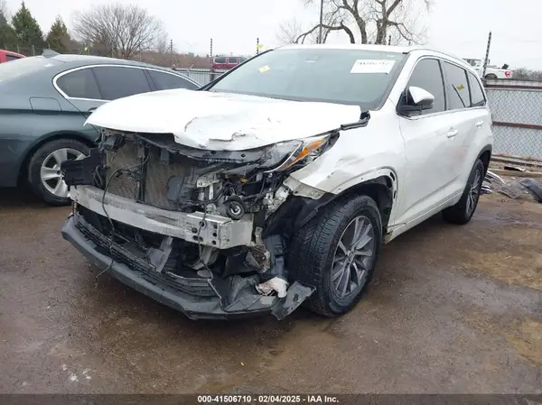 5TDKZRFH5JS532195 2018 TOYOTA HIGHLANDER - Image 2