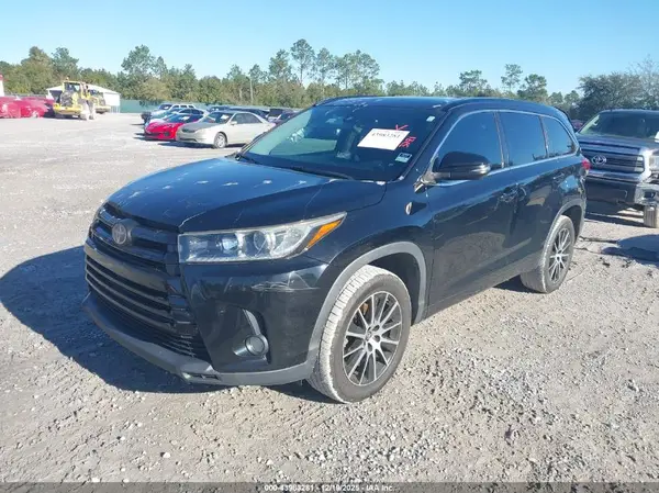 5TDKZRFH5JS532908 2018 TOYOTA HIGHLANDER - Image 2