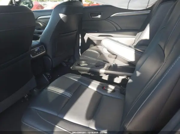 5TDKZRFH5JS532908 2018 TOYOTA HIGHLANDER - Image 8