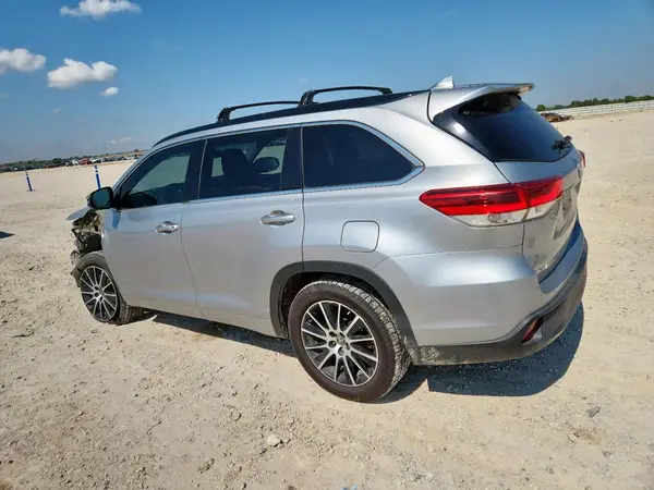 5TDKZRFH5JS533606 2018 TOYOTA HIGHLANDER - Image 2