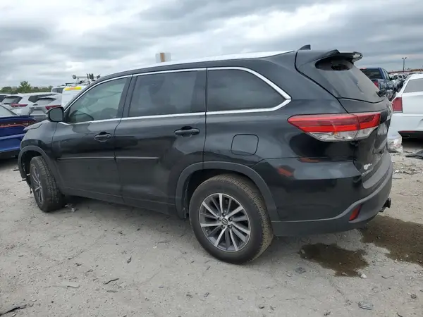 5TDKZRFH5JS533914 2018 TOYOTA HIGHLANDER - Image 2