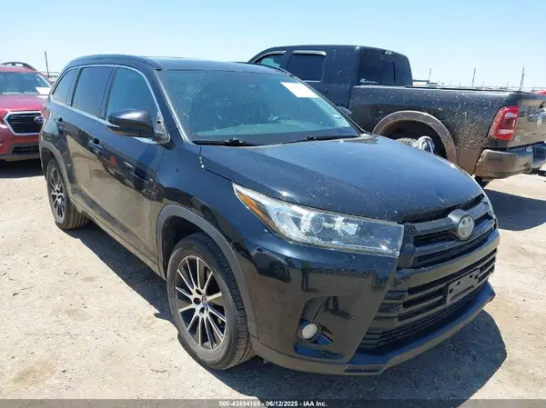 5TDKZRFH5JS536277 2018 TOYOTA HIGHLANDER - Image 1