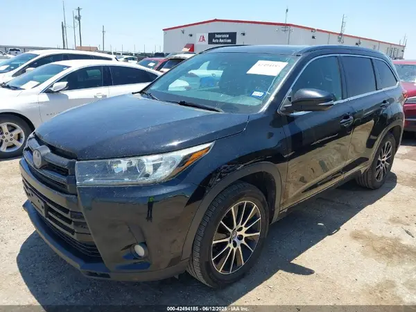 5TDKZRFH5JS536277 2018 TOYOTA HIGHLANDER - Image 2