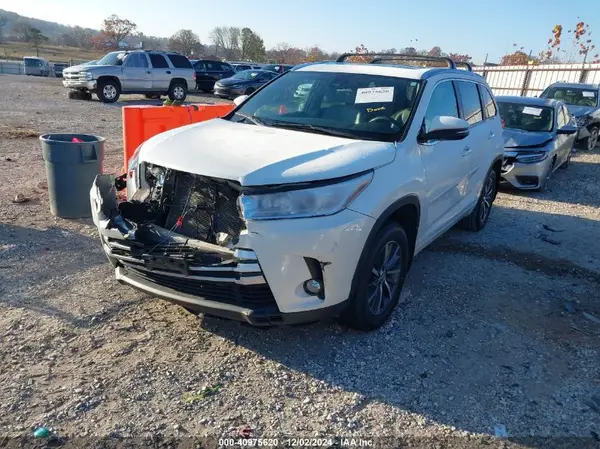5TDKZRFH5JS536649 2018 TOYOTA HIGHLANDER - Image 2