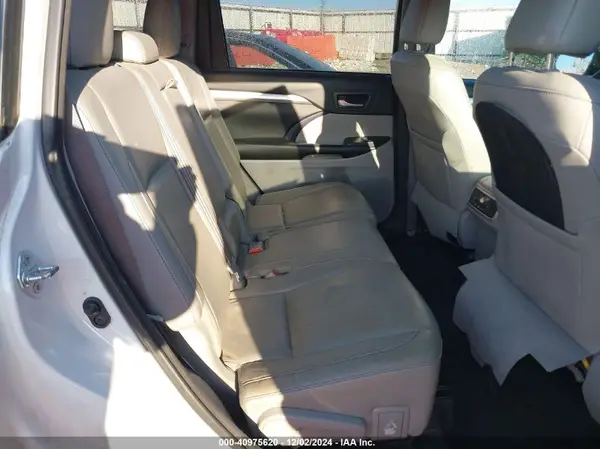 5TDKZRFH5JS536649 2018 TOYOTA HIGHLANDER - Image 8