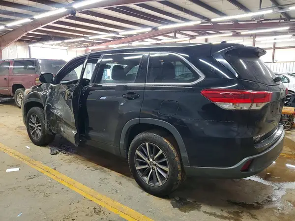 5TDKZRFH5JS537526 2018 TOYOTA HIGHLANDER - Image 2